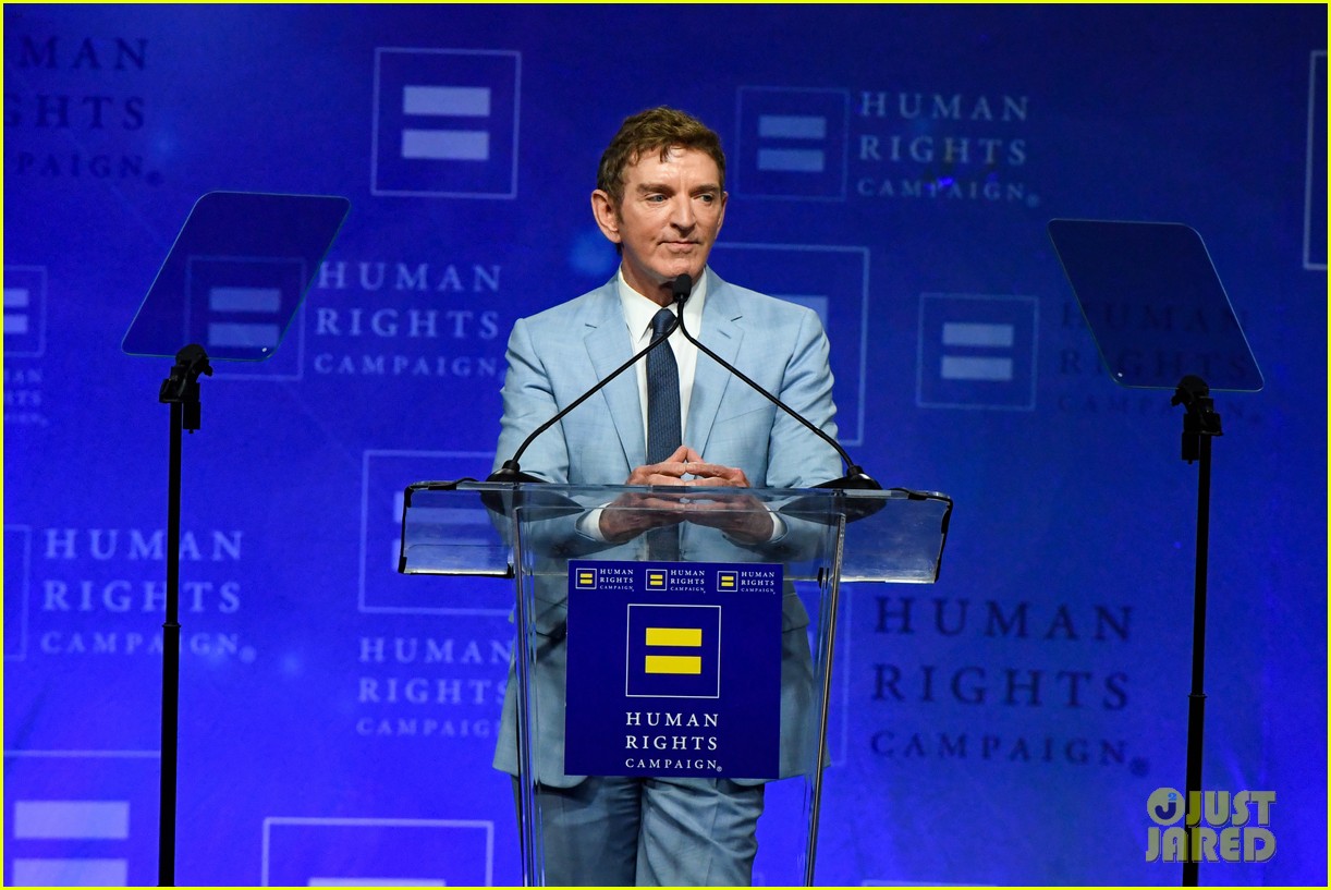 Lisa Kudrow & RuPaul Help Honor Michael Patrick King at Human Rights Campaign Dinner