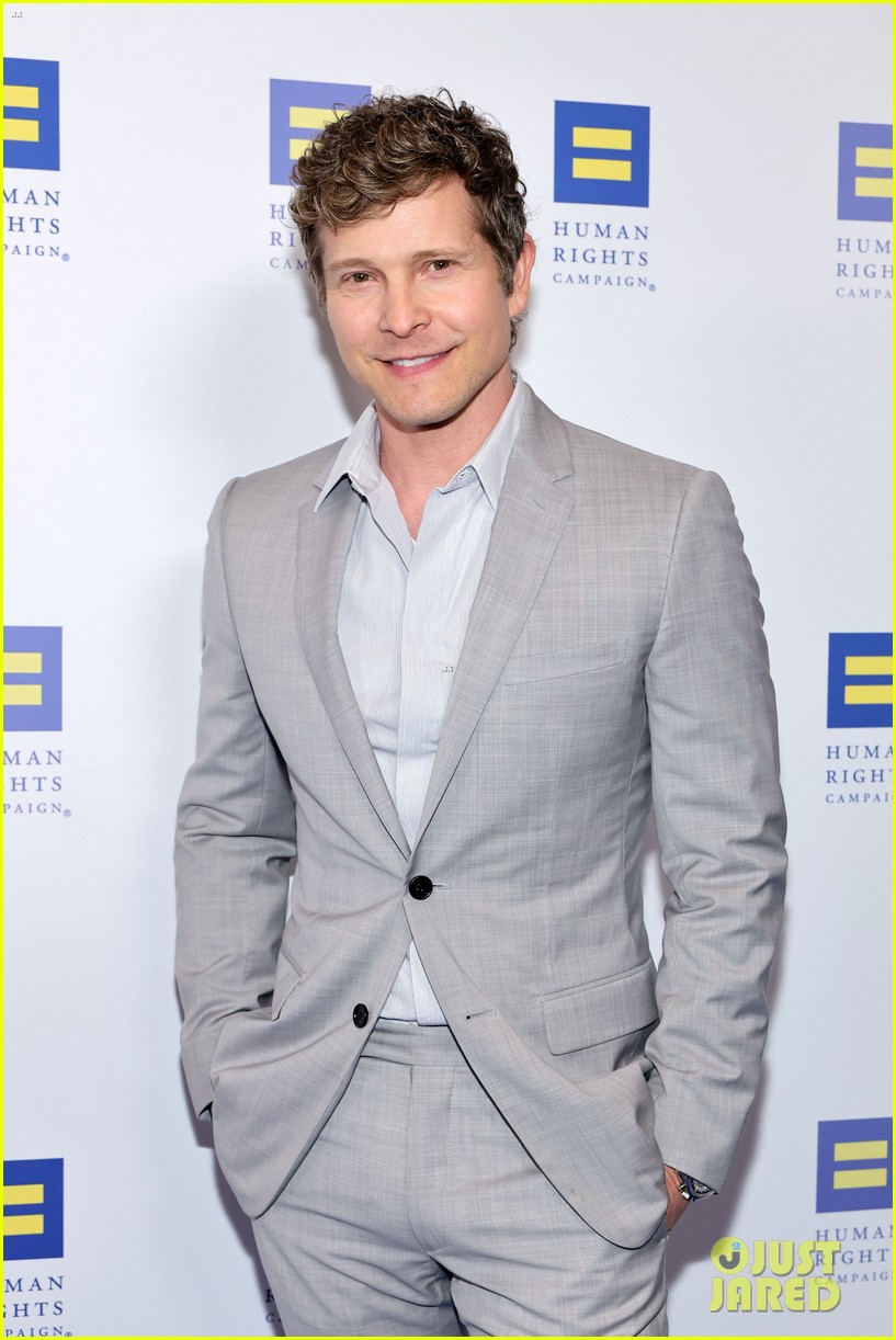 Lisa Kudrow & RuPaul Help Honor Michael Patrick King at Human Rights Campaign Dinner