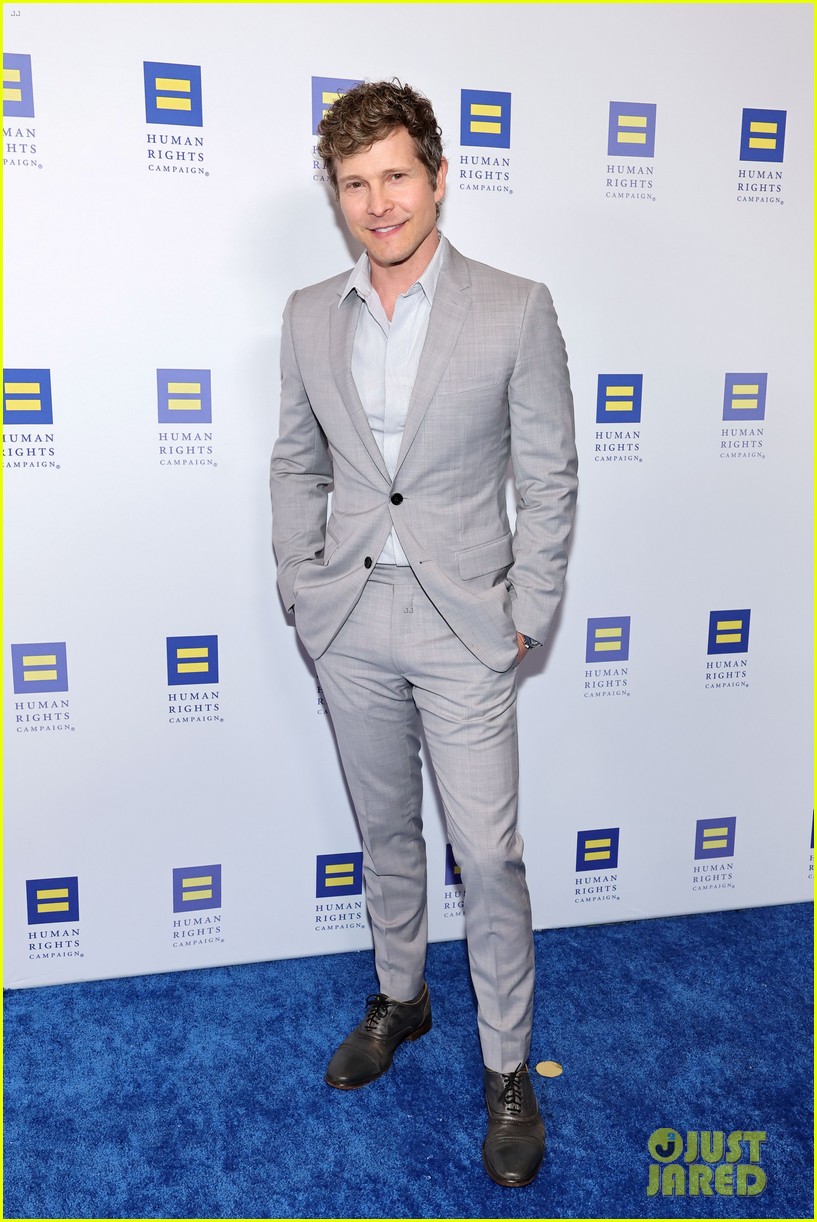 Lisa Kudrow & RuPaul Help Honor Michael Patrick King at Human Rights Campaign Dinner