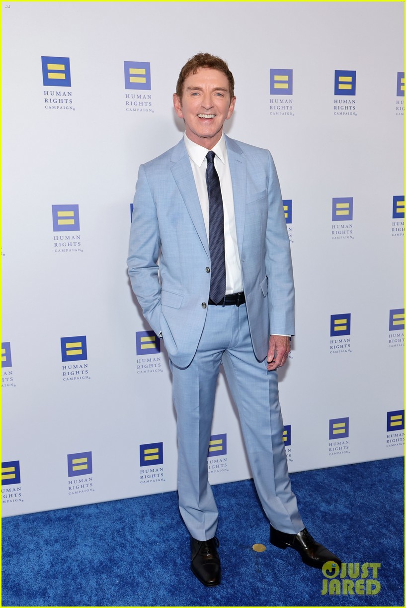 Lisa Kudrow & RuPaul Help Honor Michael Patrick King at Human Rights Campaign Dinner