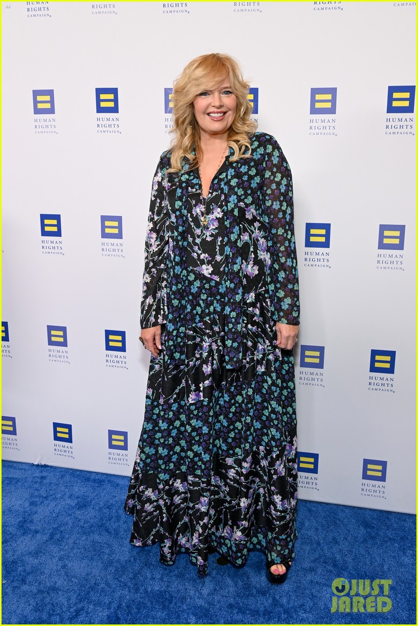 Lisa Kudrow & RuPaul Help Honor Michael Patrick King at Human Rights Campaign Dinner