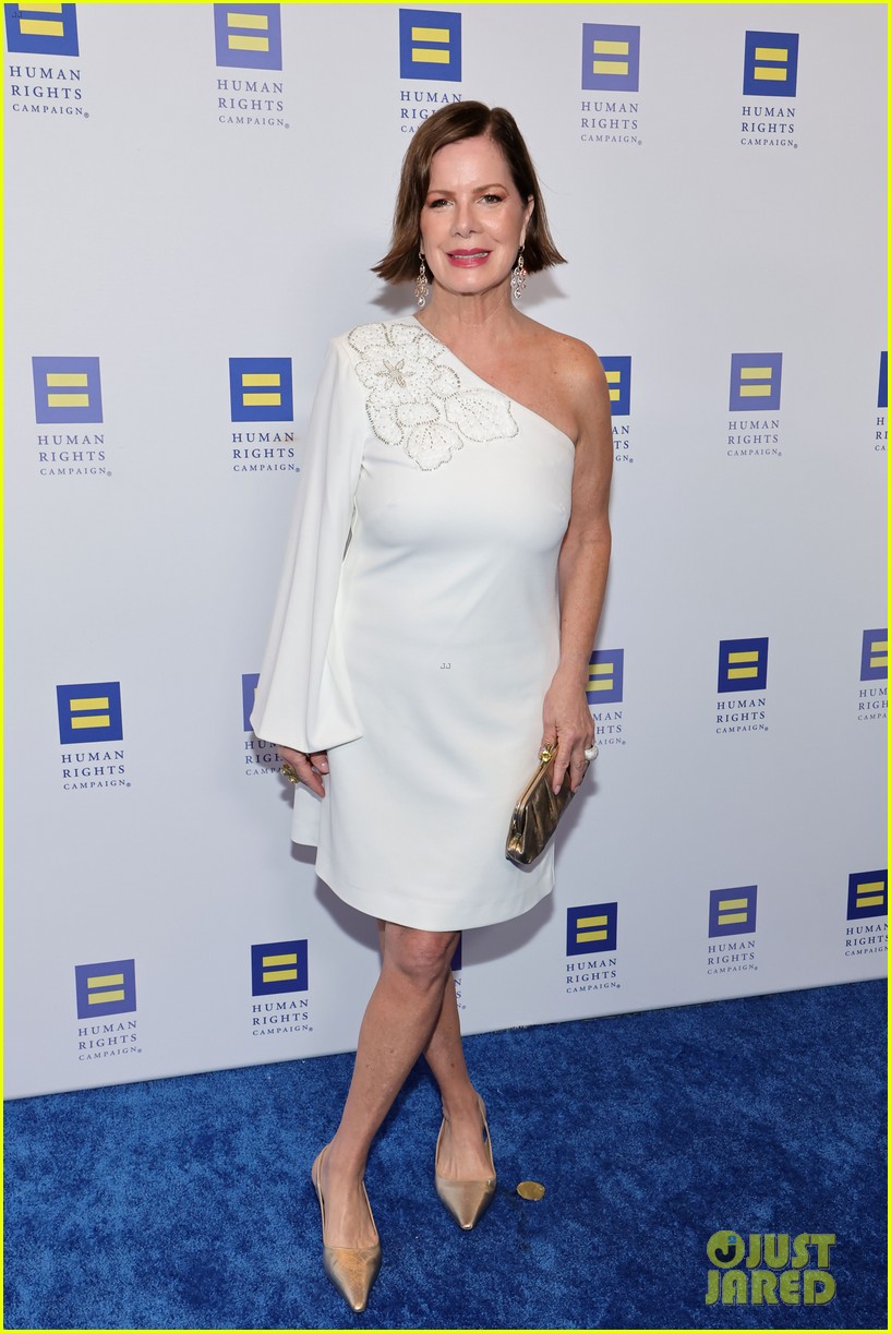Lisa Kudrow & RuPaul Help Honor Michael Patrick King at Human Rights Campaign Dinner