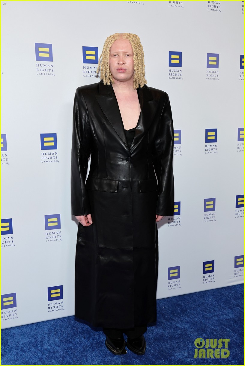 Lisa Kudrow & RuPaul Help Honor Michael Patrick King at Human Rights Campaign Dinner