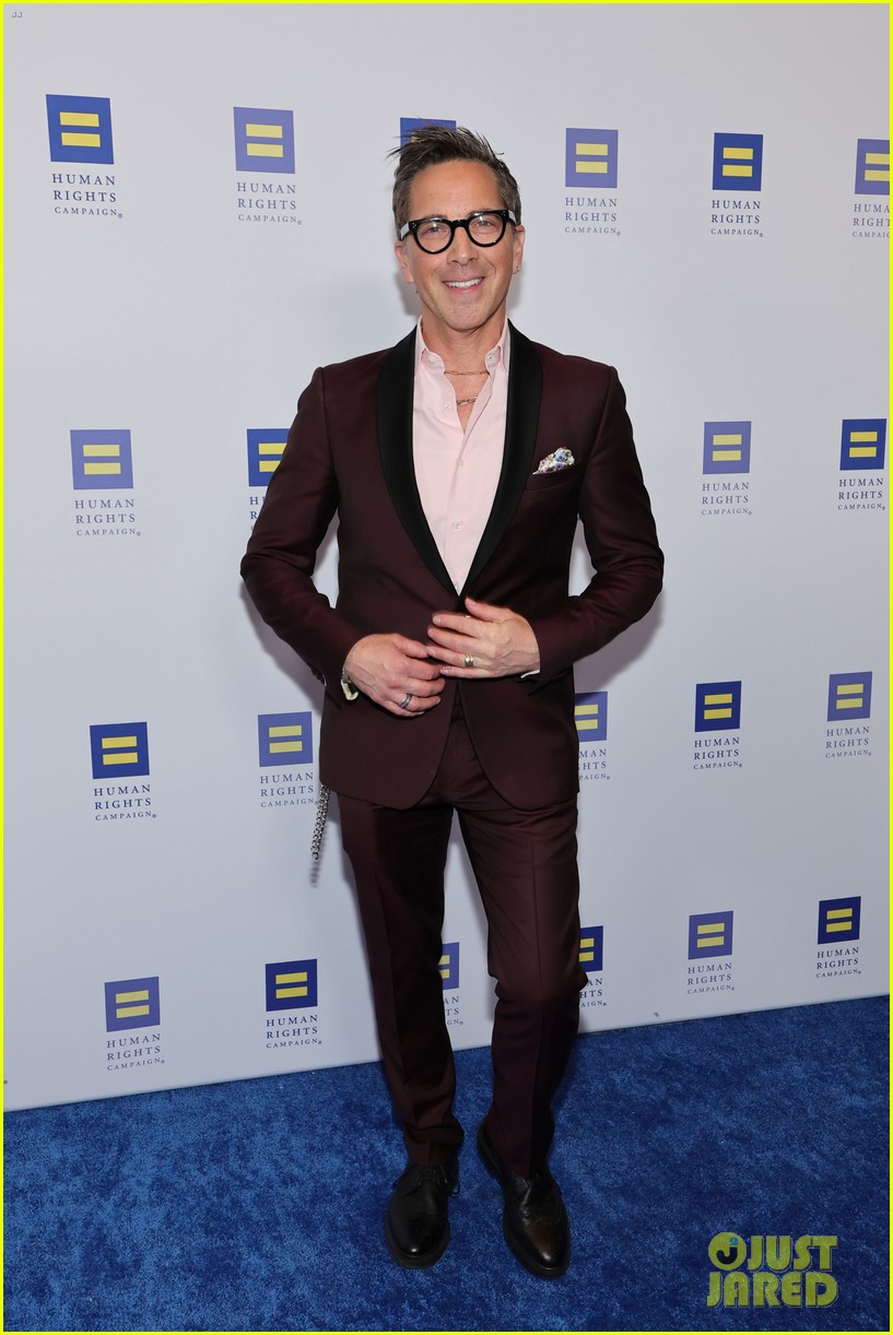 Lisa Kudrow & RuPaul Help Honor Michael Patrick King at Human Rights Campaign Dinner