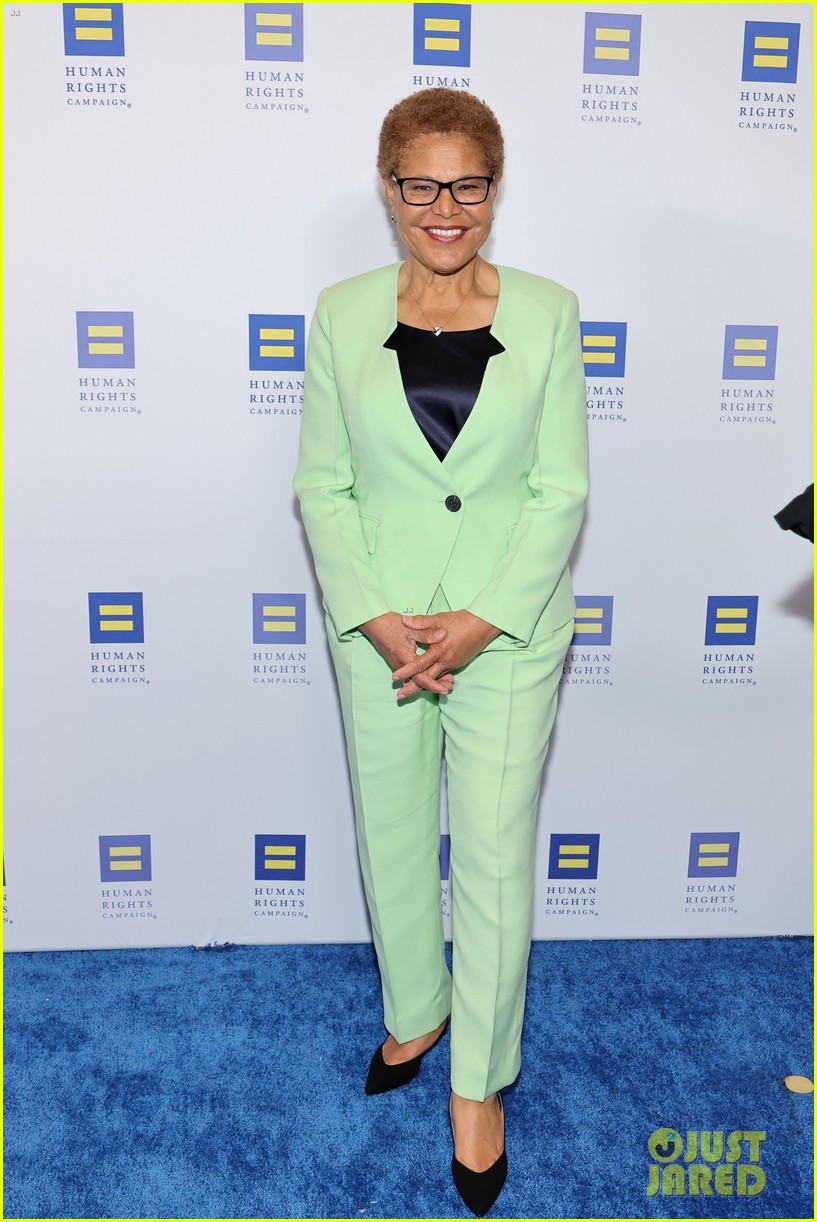 Lisa Kudrow & RuPaul Help Honor Michael Patrick King at Human Rights Campaign Dinner