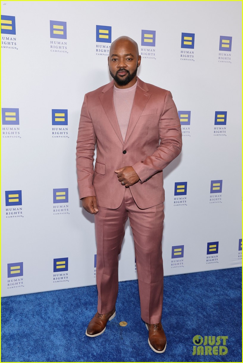 Lisa Kudrow & RuPaul Help Honor Michael Patrick King at Human Rights Campaign Dinner