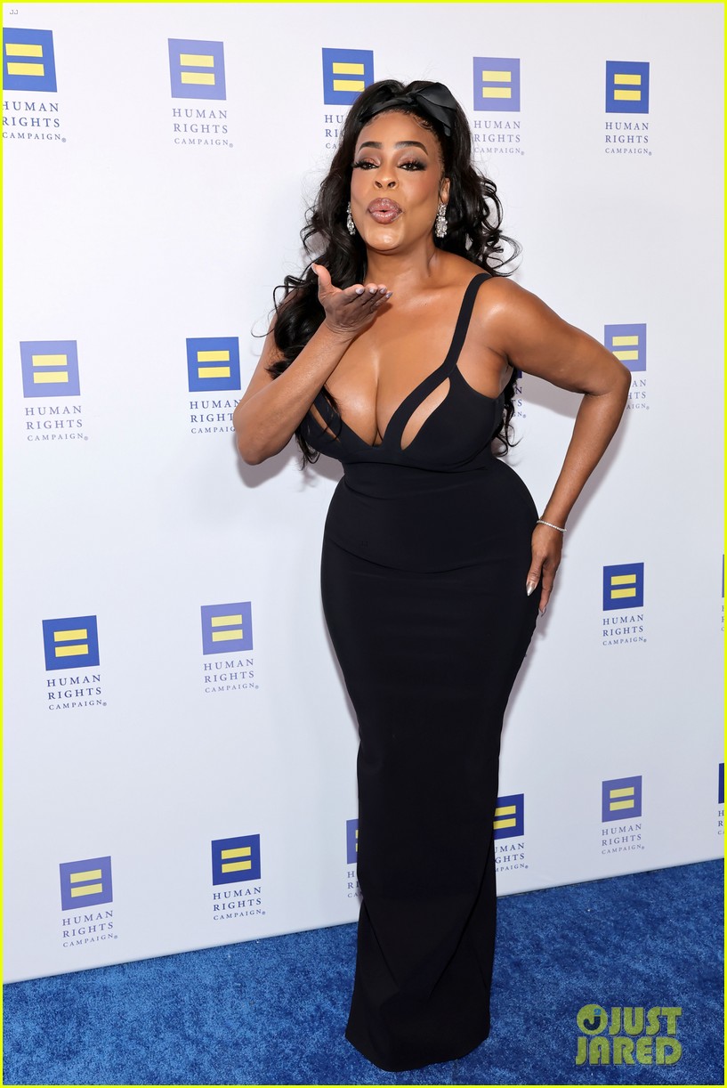 Lisa Kudrow & RuPaul Help Honor Michael Patrick King at Human Rights Campaign Dinner