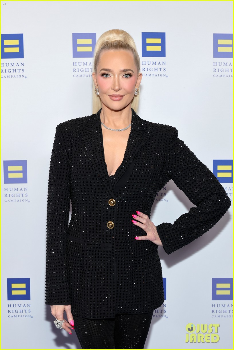 Lisa Kudrow & RuPaul Help Honor Michael Patrick King at Human Rights Campaign Dinner