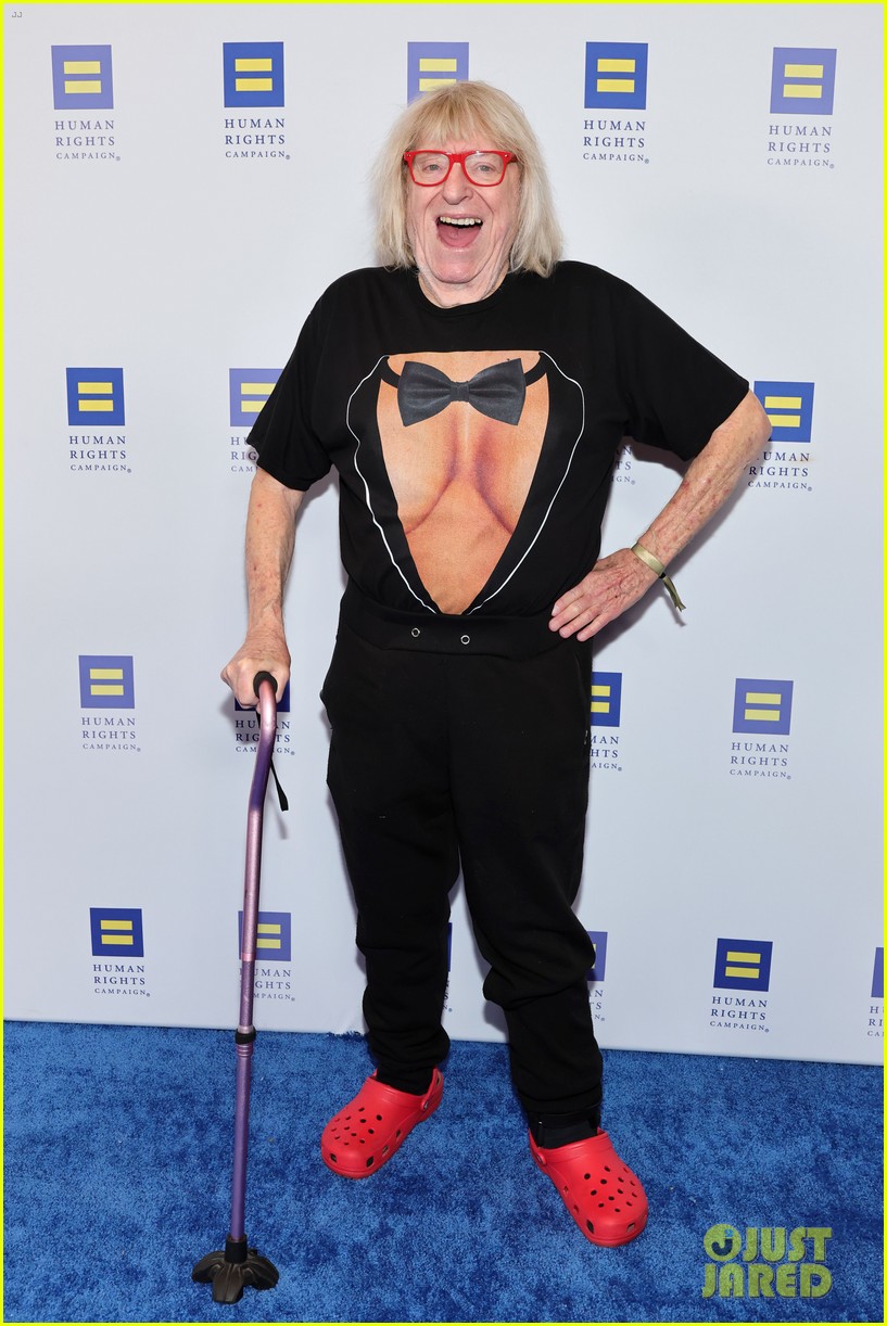Lisa Kudrow & RuPaul Help Honor Michael Patrick King at Human Rights Campaign Dinner