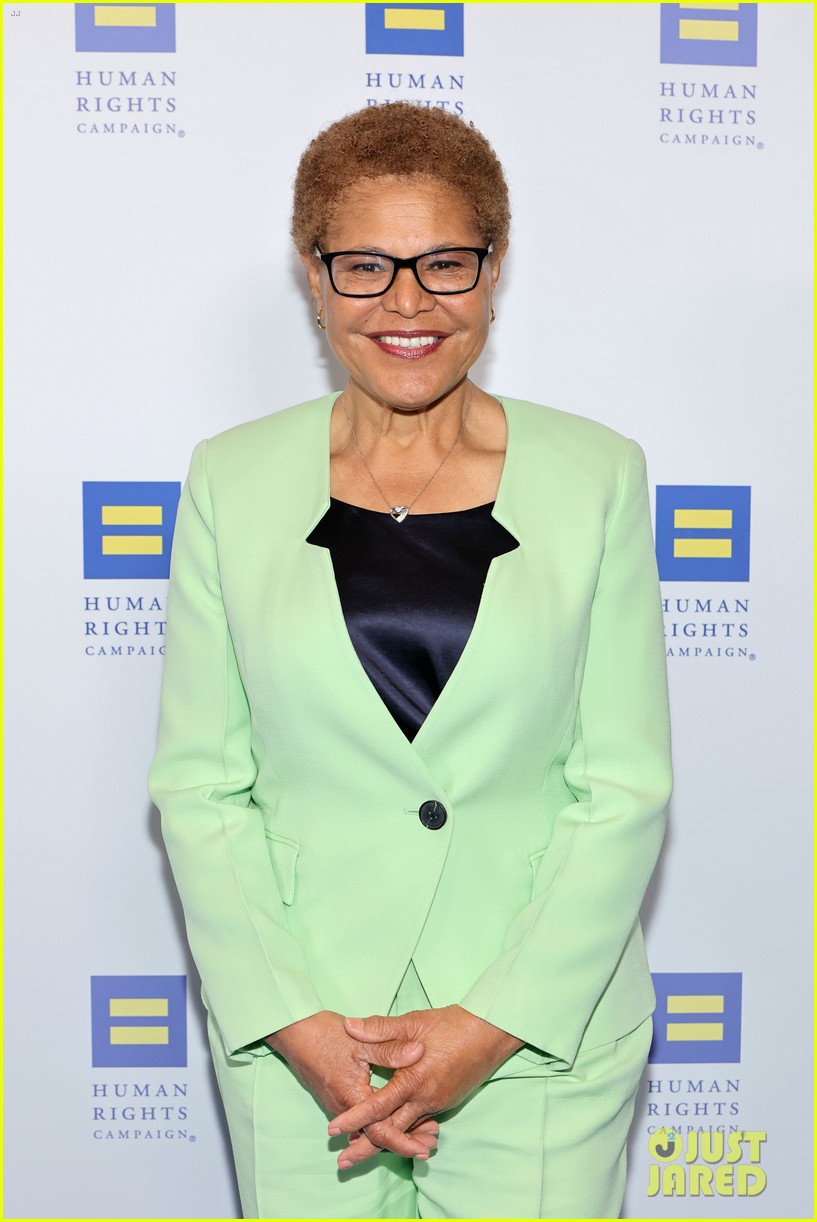 Lisa Kudrow & RuPaul Help Honor Michael Patrick King at Human Rights Campaign Dinner