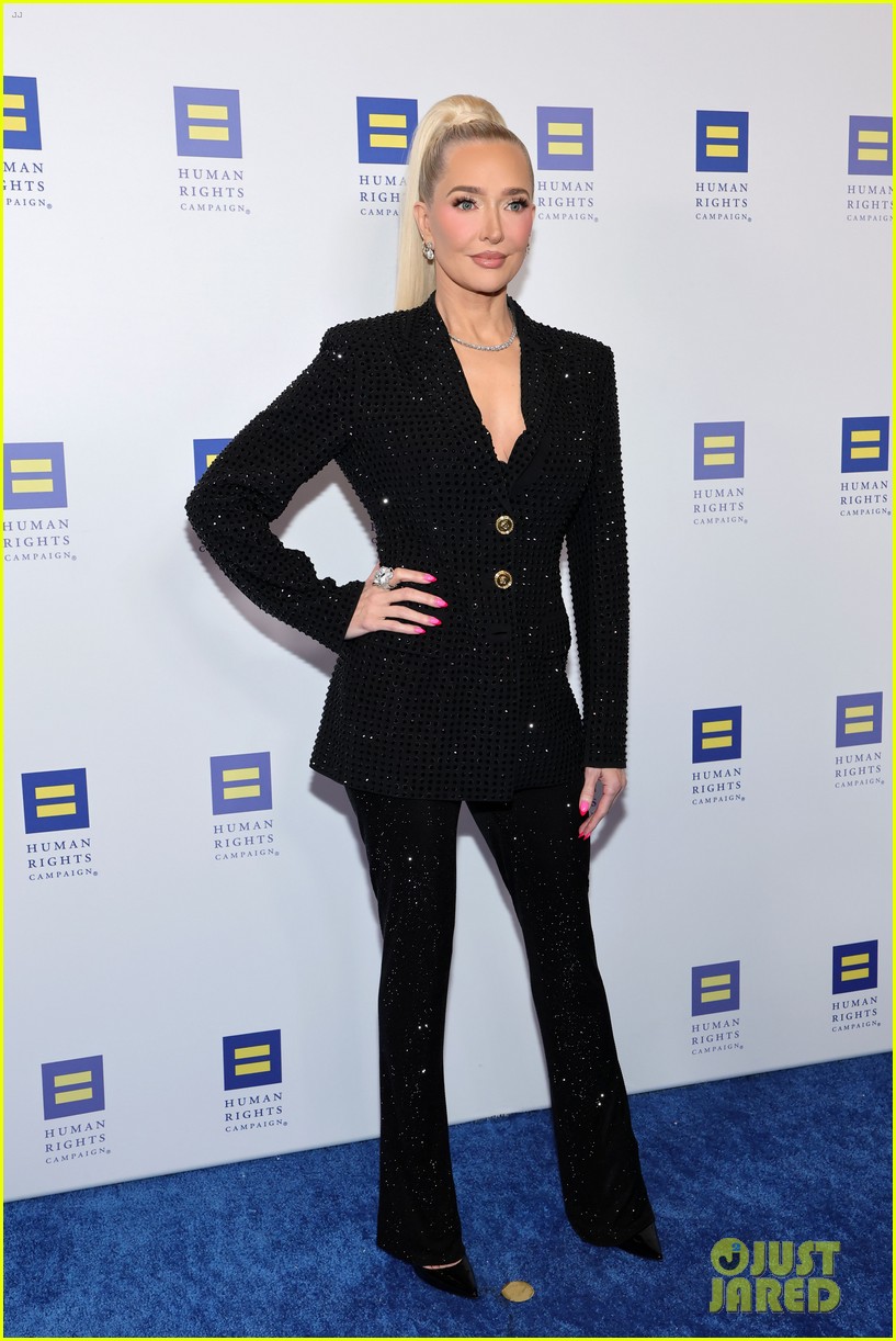 Lisa Kudrow & RuPaul Help Honor Michael Patrick King at Human Rights Campaign Dinner