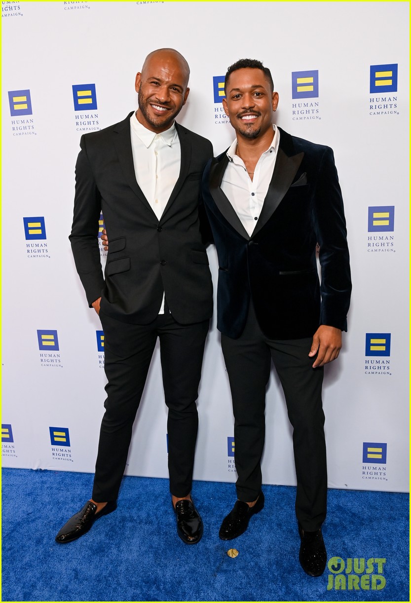 Lisa Kudrow & RuPaul Help Honor Michael Patrick King at Human Rights Campaign Dinner