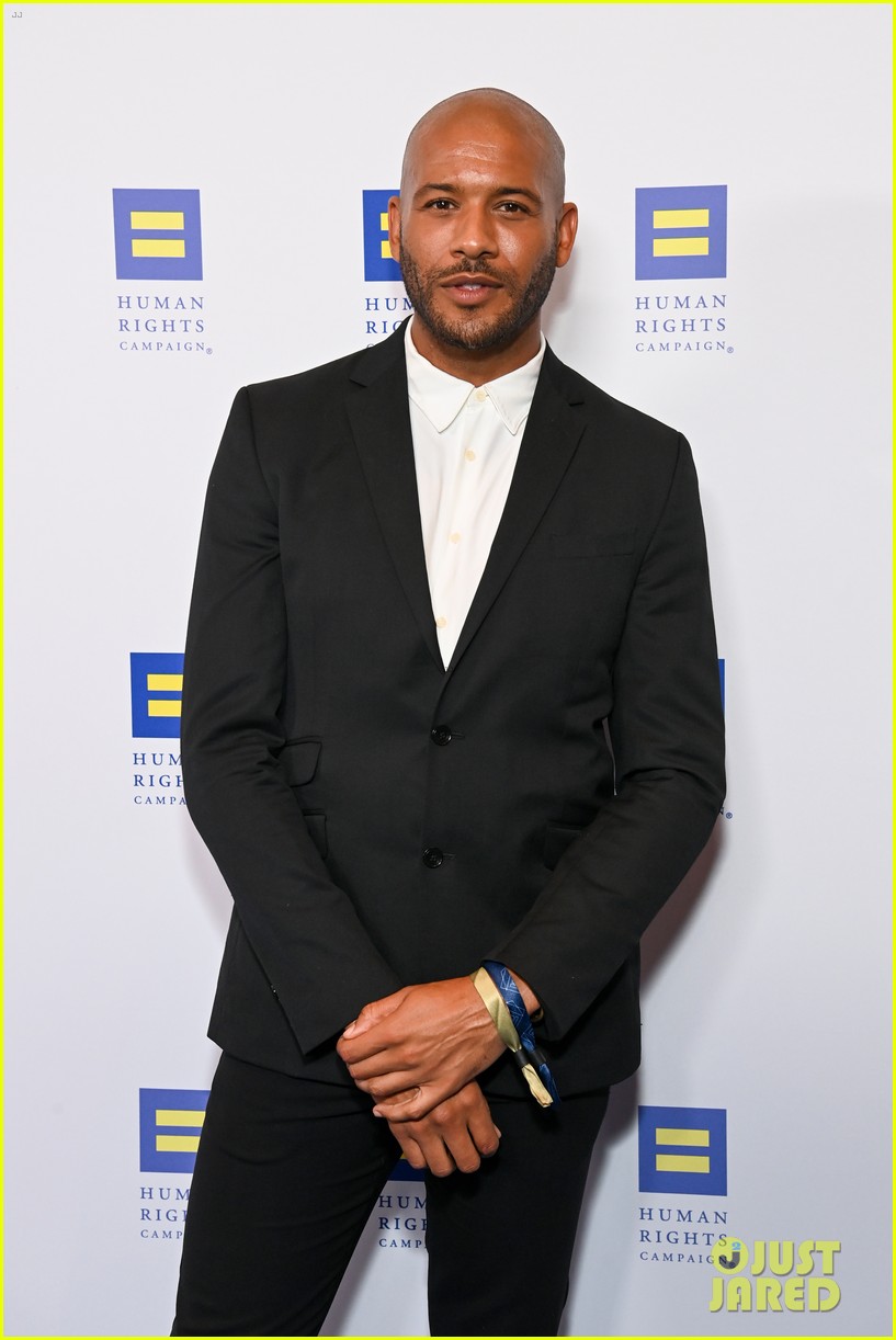 Lisa Kudrow & RuPaul Help Honor Michael Patrick King at Human Rights Campaign Dinner