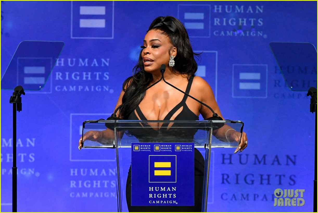 Lisa Kudrow & RuPaul Help Honor Michael Patrick King at Human Rights Campaign Dinner