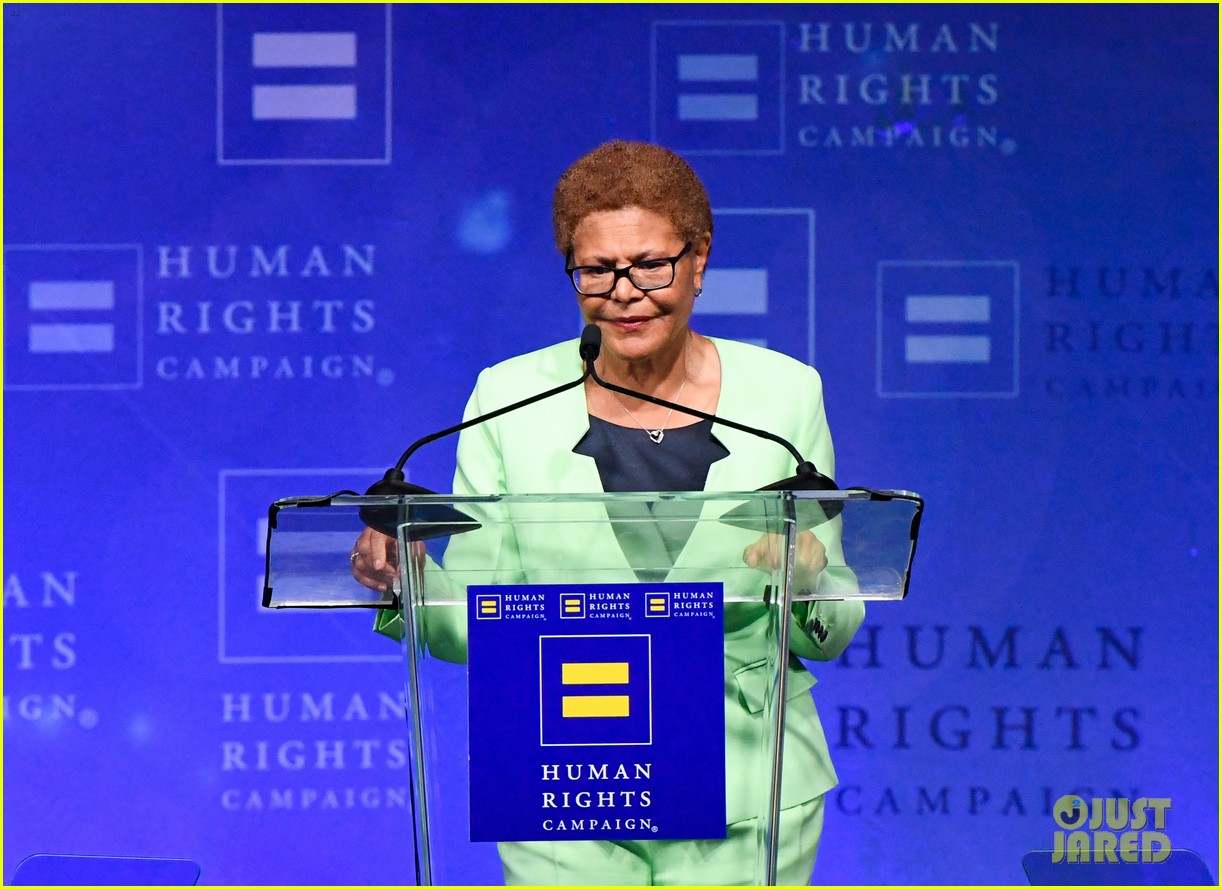 Lisa Kudrow & RuPaul Help Honor Michael Patrick King at Human Rights Campaign Dinner
