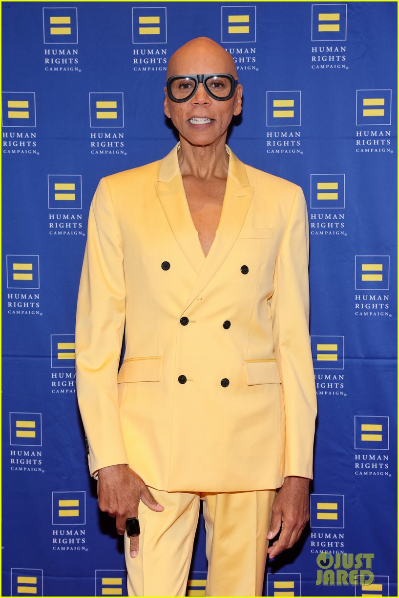 Lisa Kudrow & RuPaul Help Honor Michael Patrick King at Human Rights Campaign Dinner