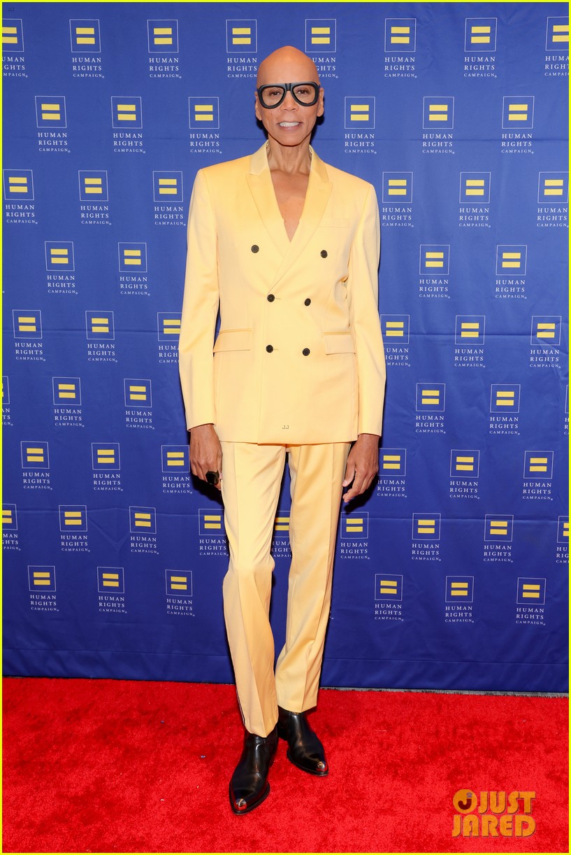 Lisa Kudrow & RuPaul Help Honor Michael Patrick King at Human Rights Campaign Dinner