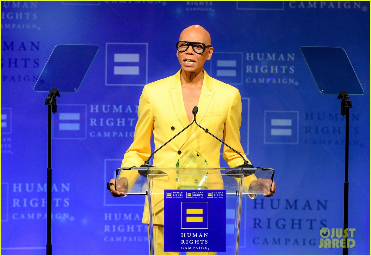 Lisa Kudrow & RuPaul Help Honor Michael Patrick King at Human Rights Campaign Dinner
