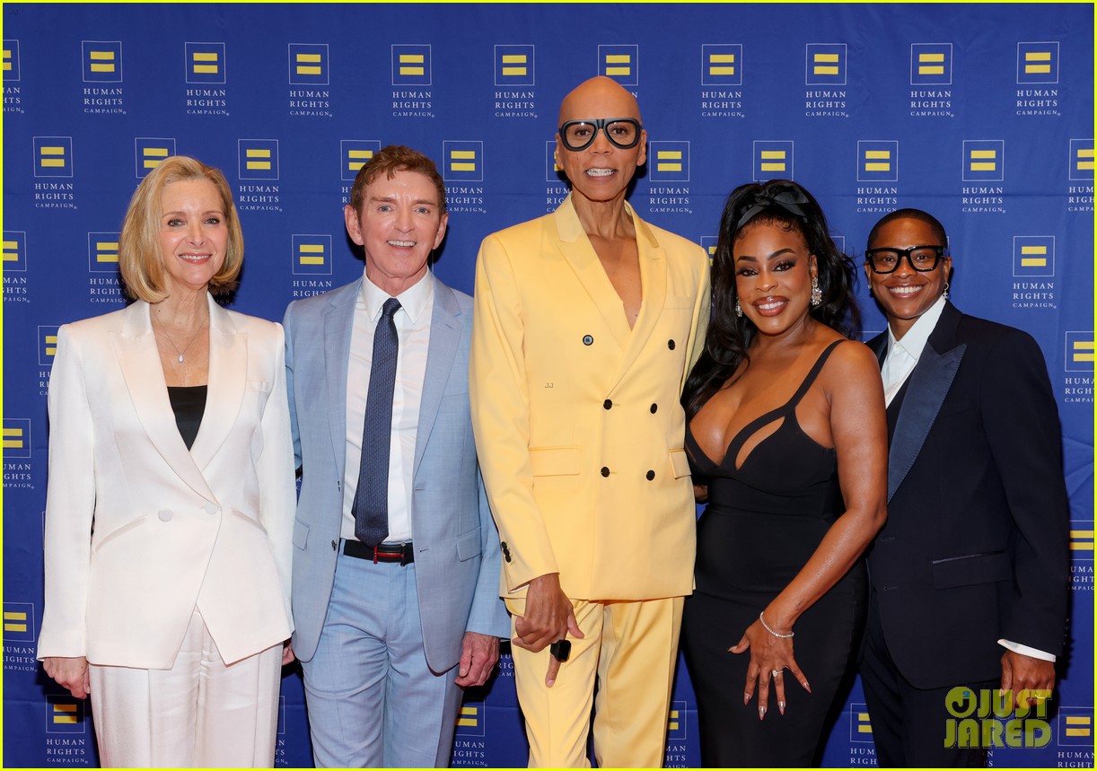 Lisa Kudrow & RuPaul Help Honor Michael Patrick King at Human Rights Campaign Dinner