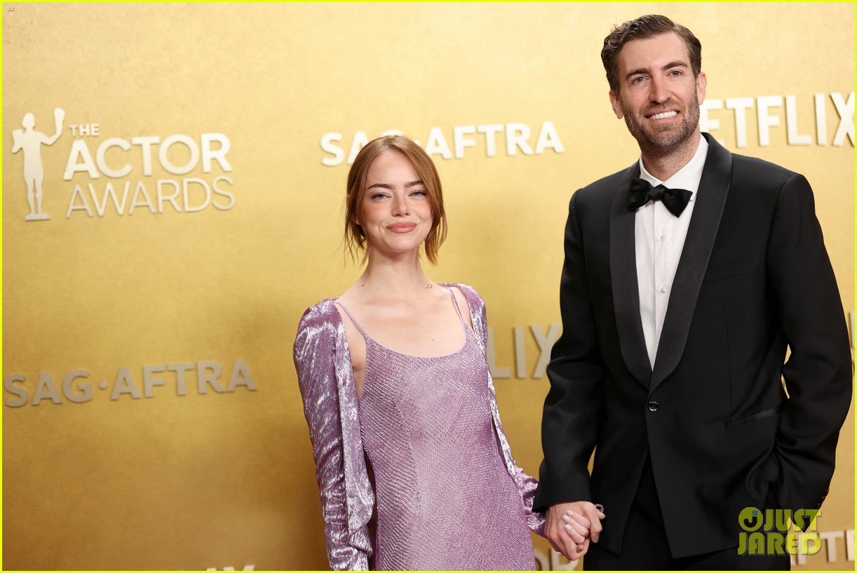 'Bugonia' Leads Emma Stone & Jesse Plemons Make It a Date Night With Their Spouses at Actor Awards 2026