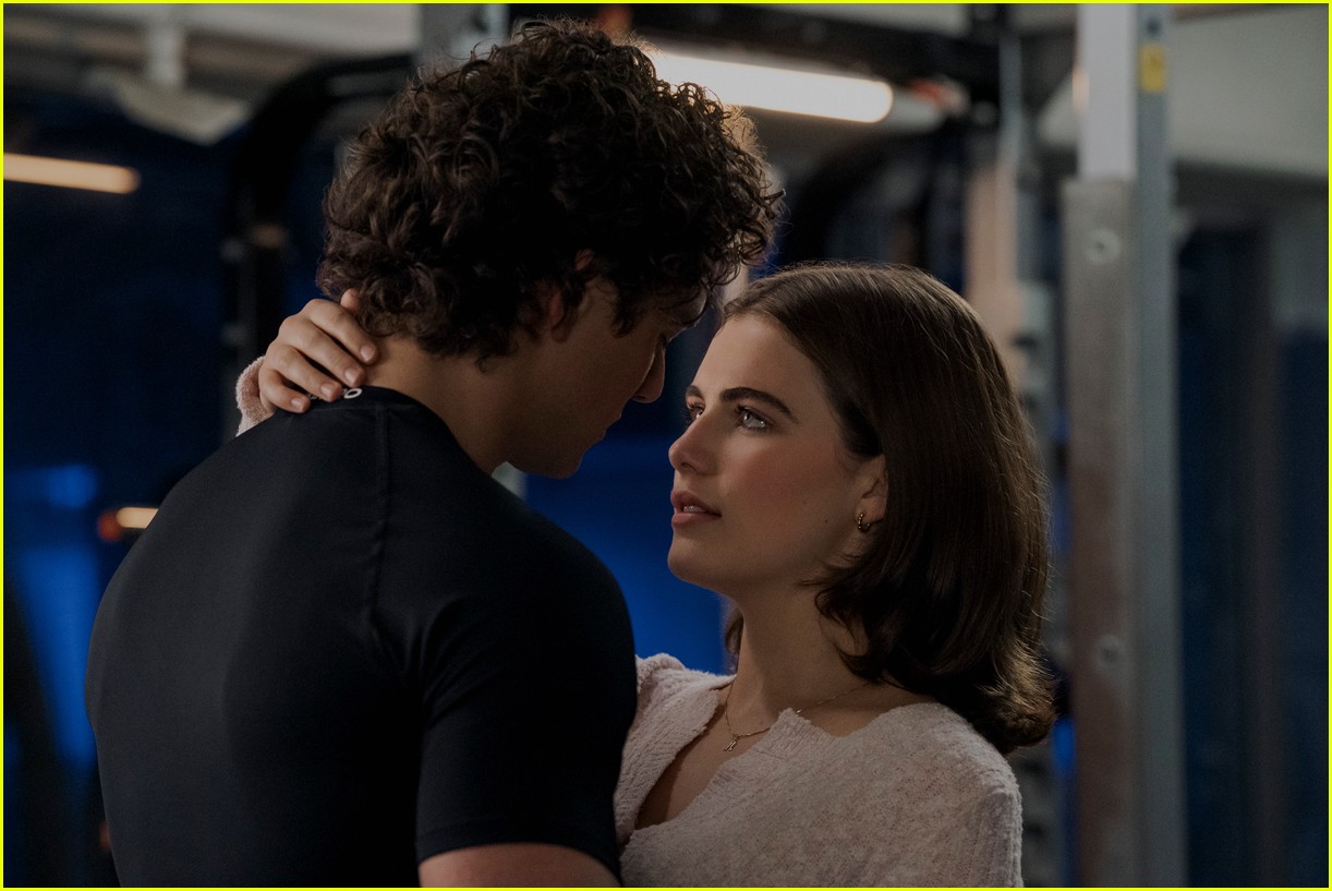 'Off Campus' Trailer: Ella Bright & Belmont Cameli Star in New Hockey Romance Series - Watch Now!