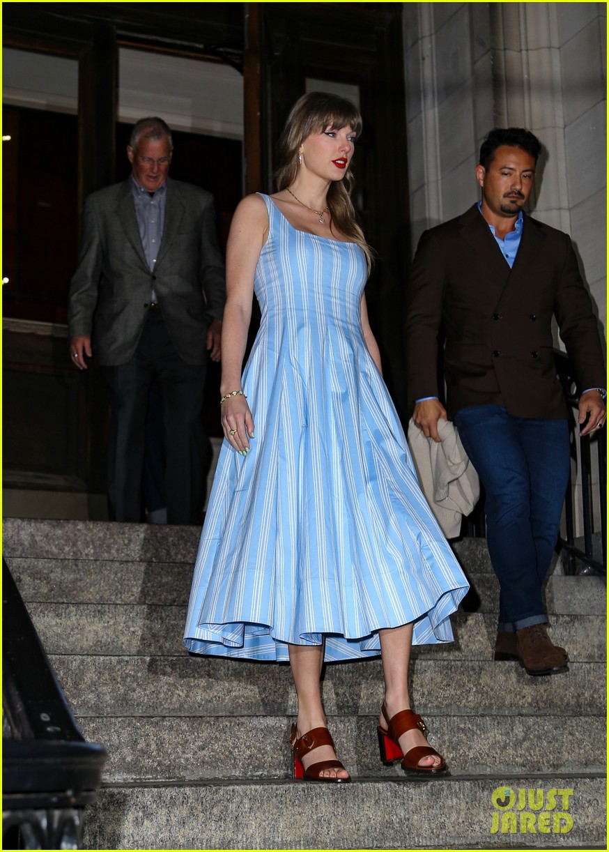 Taylor Swift Spotted at Dinner in NYC With Her Dad & Some Celeb Friends! -  Just Jared - Celebrity News and Gossip | Entertainment