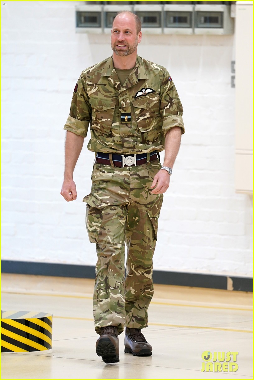 Prince William Gets Back Into Uniform While Returning to His Former Air Base, 13 Years After Completing Job as Pilot