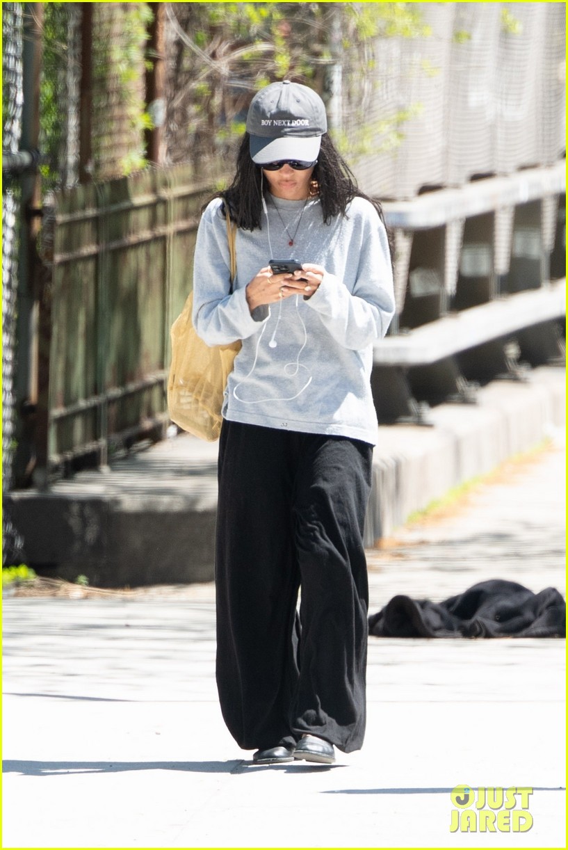 Zoe Kravitz Shows Off Her Engagement Ring After It's Revealed She & Harry Styles Are Engaged